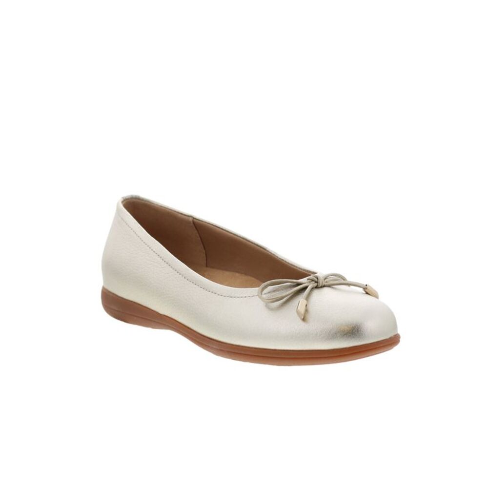 Trotters Womens Dellis Silver Shoes (NWT) - Picture 2 of 7